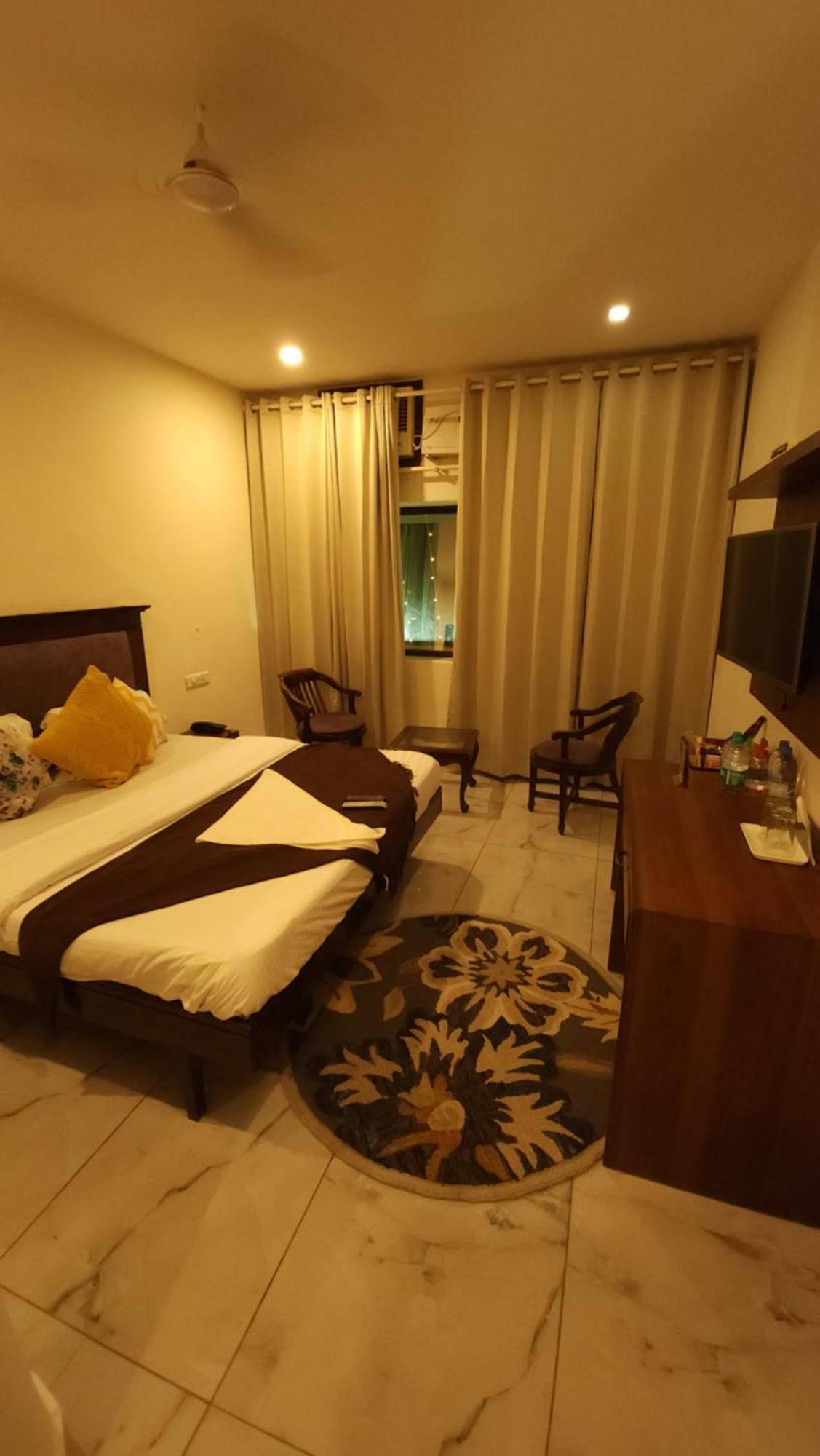 Hotel Vrs Inns Chandīgarh Extérieur photo