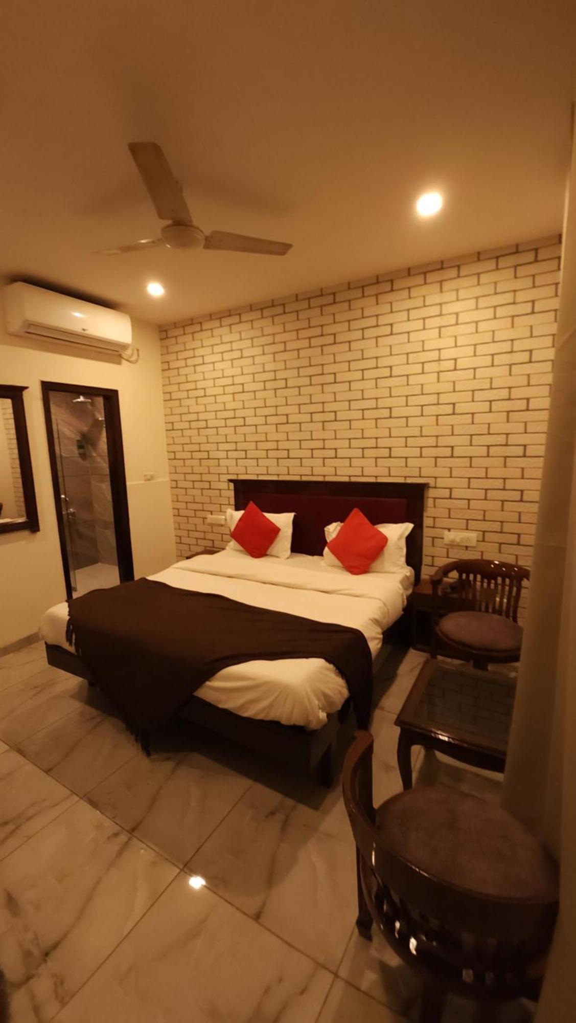 Hotel Vrs Inns Chandīgarh Extérieur photo