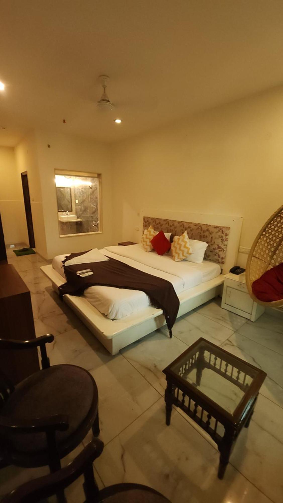 Hotel Vrs Inns Chandīgarh Extérieur photo