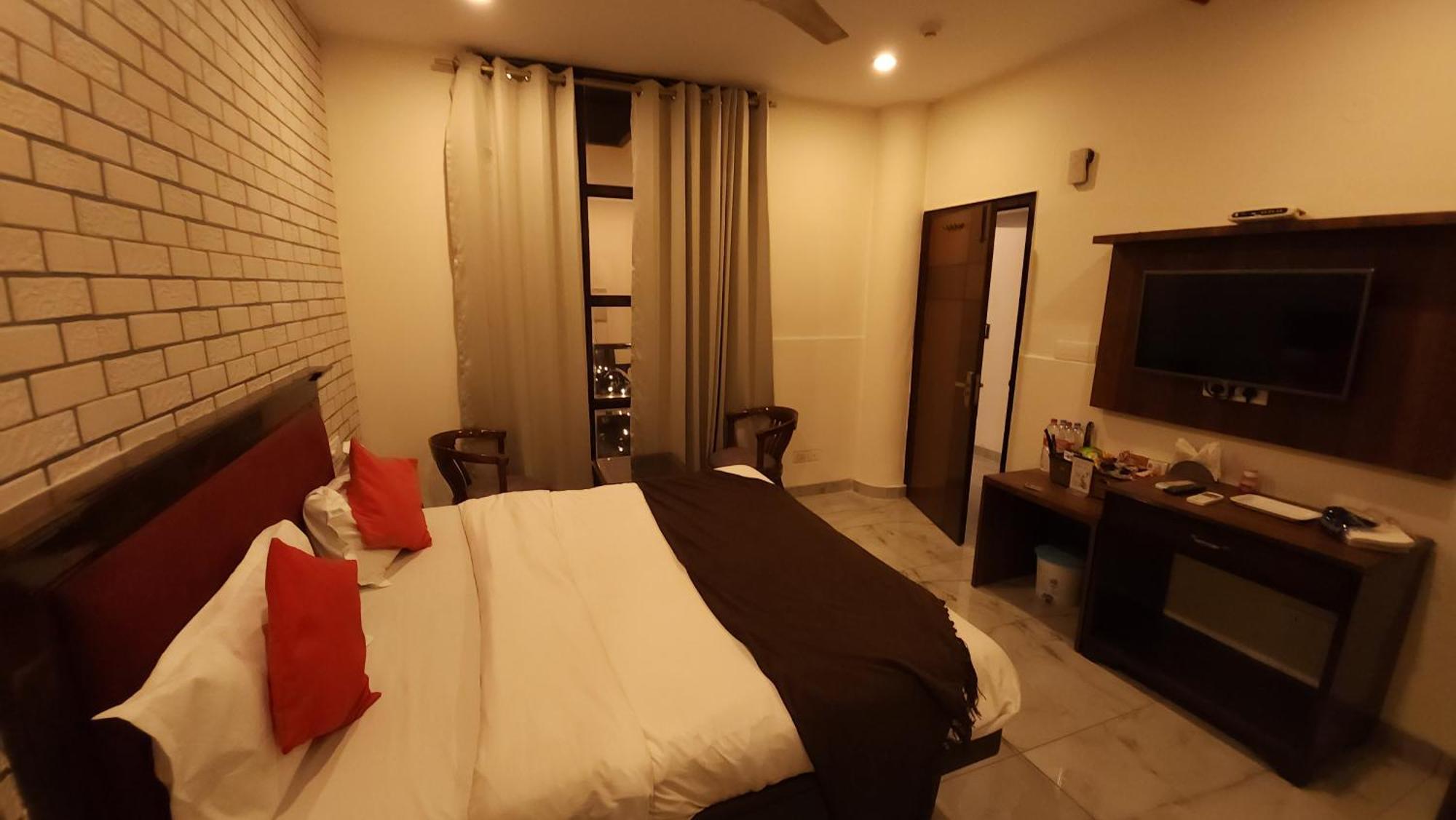 Hotel Vrs Inns Chandīgarh Extérieur photo